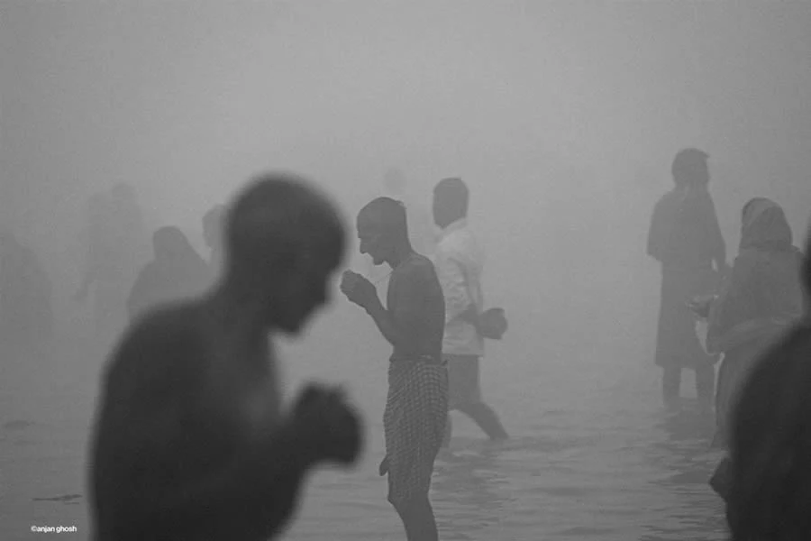Frozen Devotion: Anjan Ghosh Captures the Spiritual Essence of Makar Sankranti on the Ganges